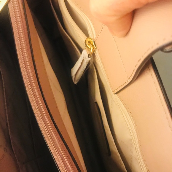 Michael Kors Pink Medium Cynthia Saffiano Satche - Picture 15 of 16